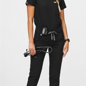 Women's FIGS scrub set 🖤